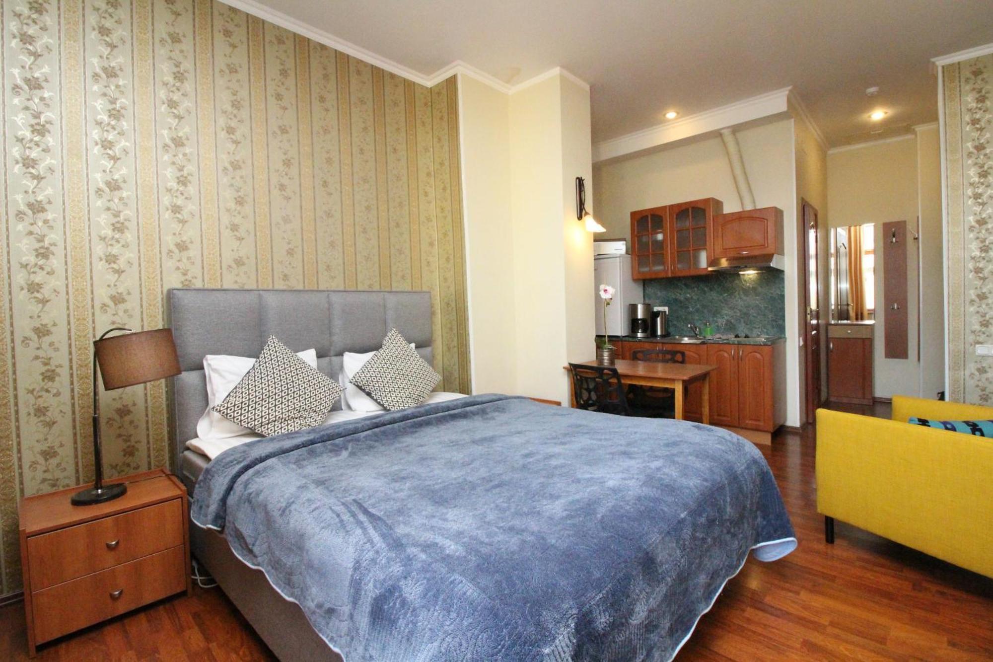Apartahotel City *